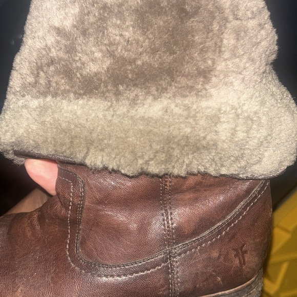 Frye women’s boots in a size 8 with wear - Picture 8 of 9